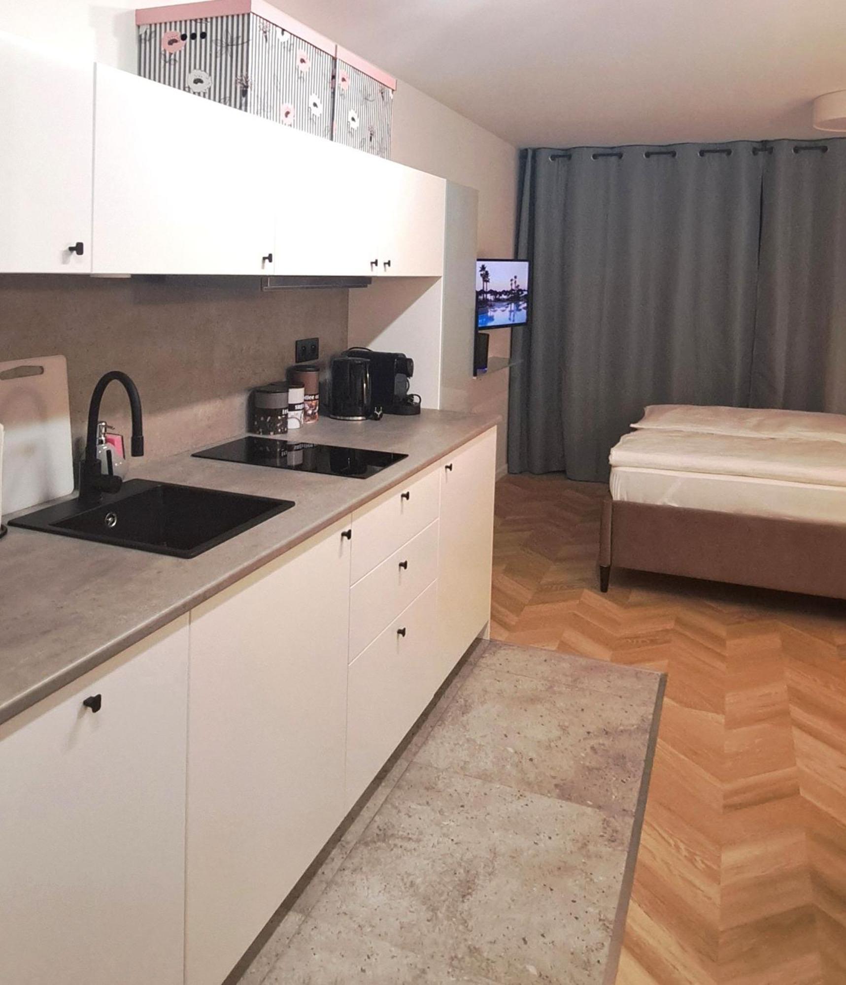 Falcon Apartment Center 4 Metro Swietokrzyska Varşovia Exterior foto